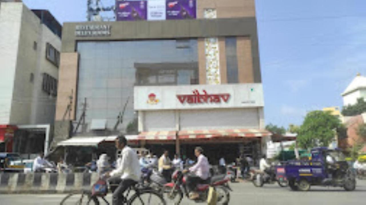 Hotel Vaibhav,Akola Exteriör bild