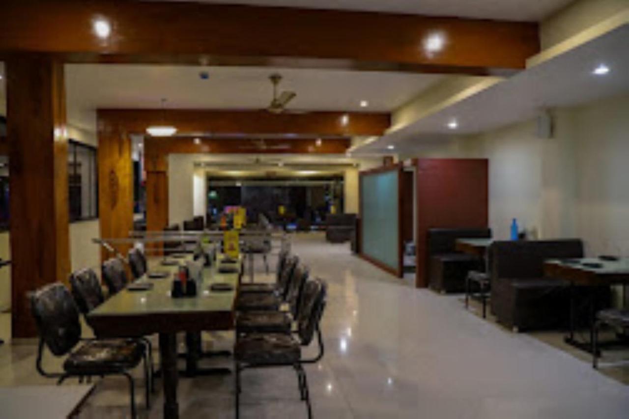 Hotel Vaibhav,Akola Exteriör bild