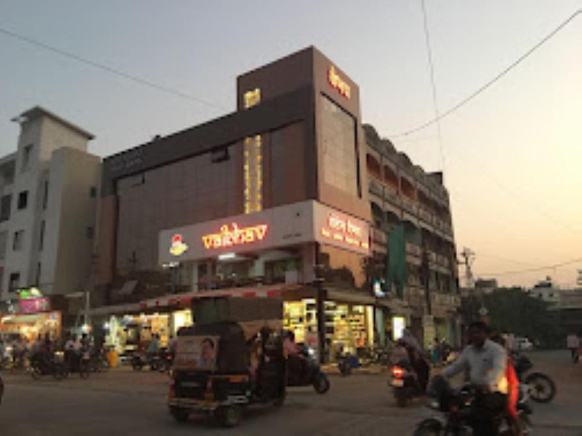 Hotel Vaibhav,Akola Exteriör bild