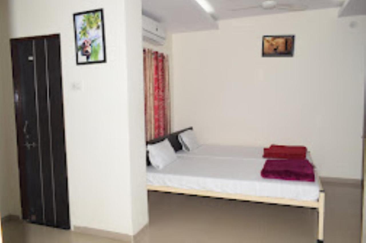 Hotel Vaibhav,Akola Exteriör bild