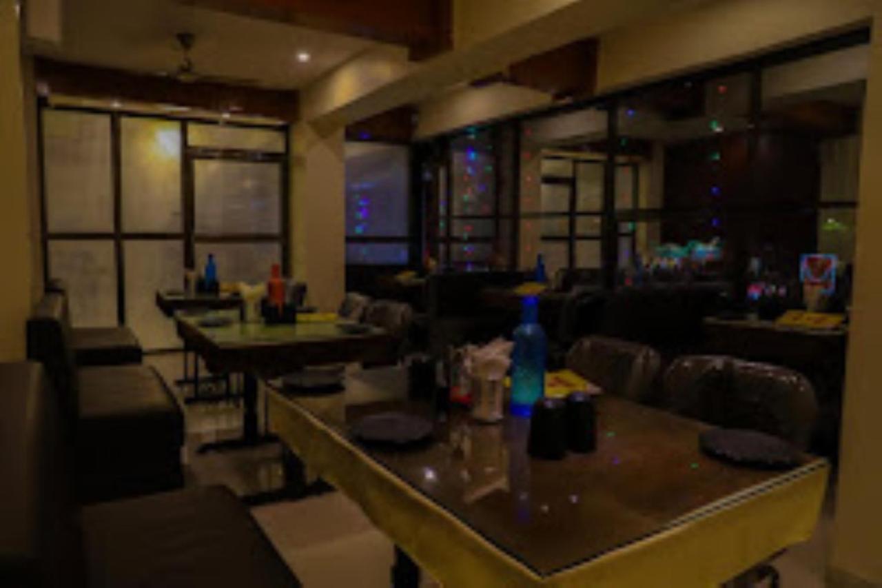 Hotel Vaibhav,Akola Exteriör bild