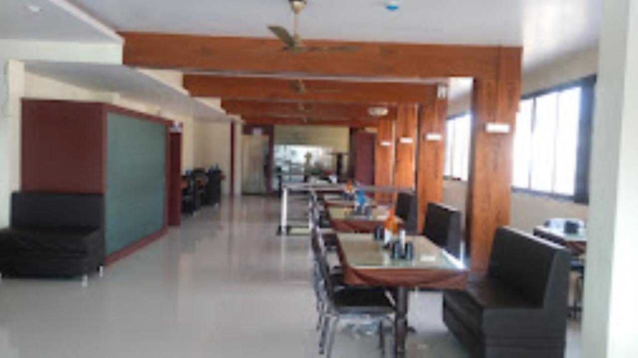 Hotel Vaibhav,Akola Exteriör bild
